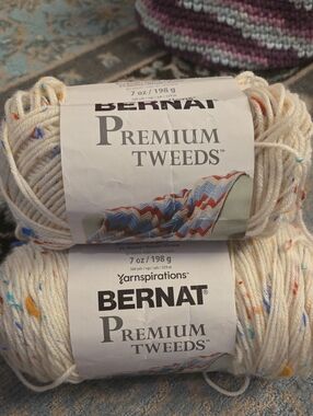 LAST CHANCE Bernat Premium Tweeds Yarn - Speckled Cream ×3